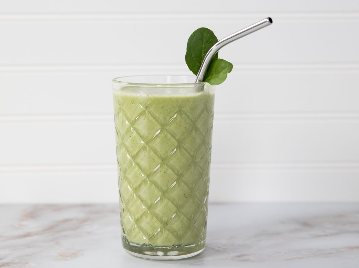 green smoothie in a glass