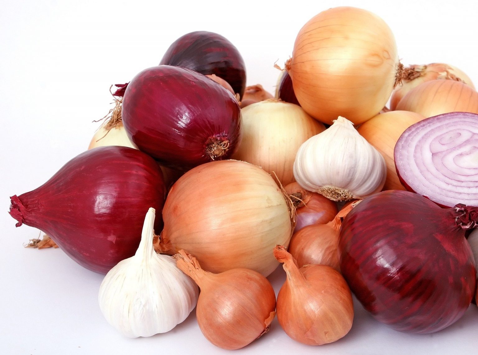 6 Surprising Benefits of Eating Onions
