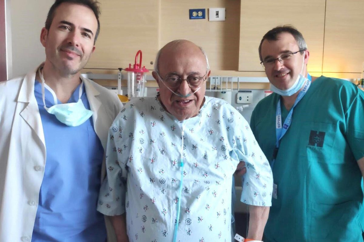 From left, Dr. José Cohen, David Avital and Dr. Josh E. Schroeder at Hadassah Medical Center after Avital’s local-anesthesia spinal surgery.