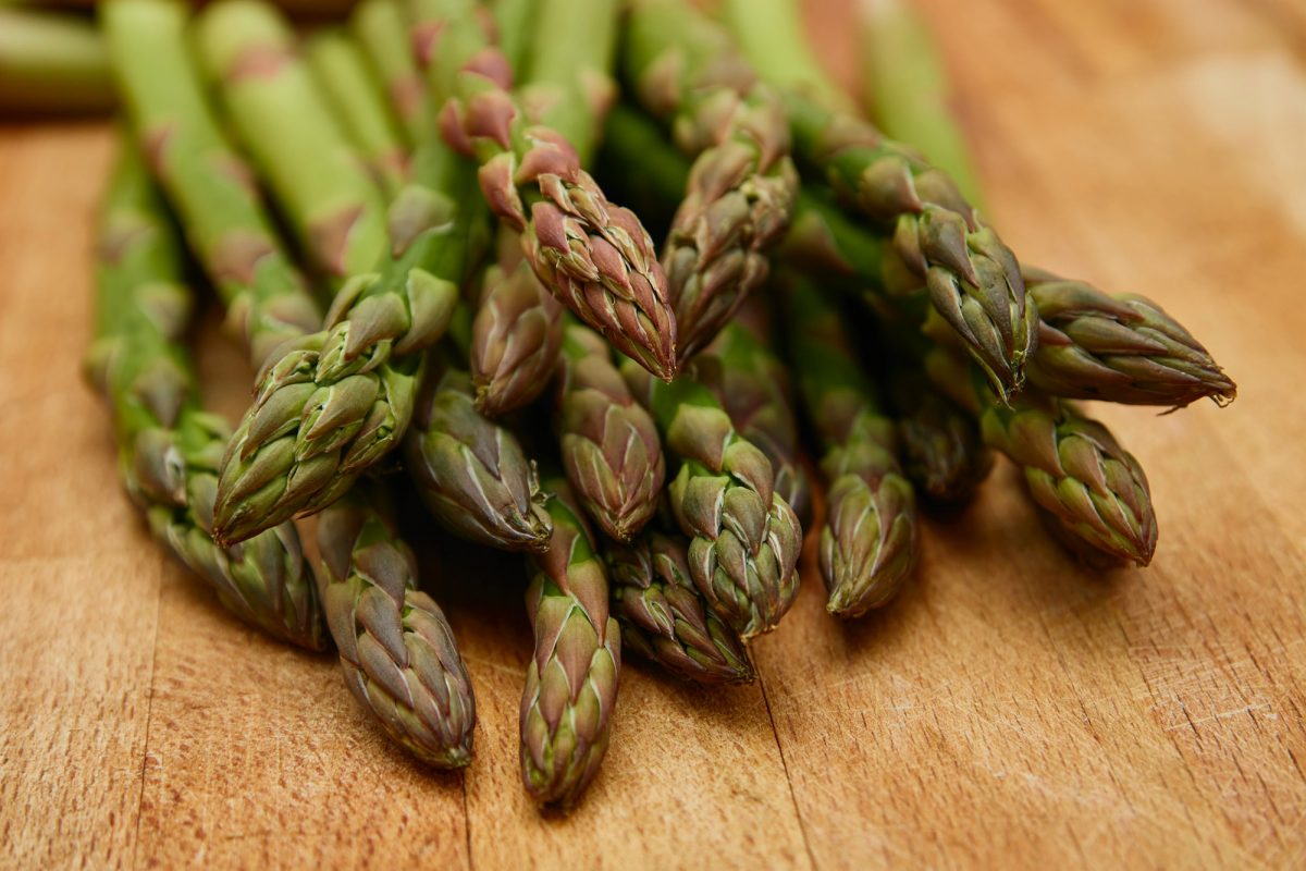 raw asparagus